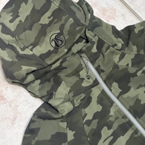 New Lululemon Full Zip Hoodie in Camo - Picture 6 of 10